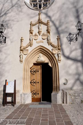 Entrance into the church of Saint Peter