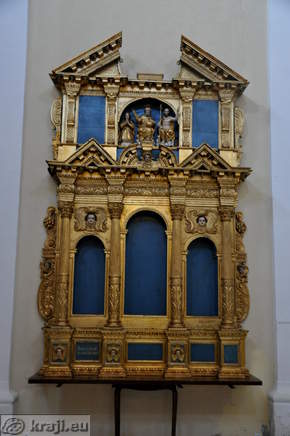 Oltar sv. Ane iz porušene cerkve sv. Lucije v Dražgošah, stilno kaže znamenja italijanske renesanse, 1628