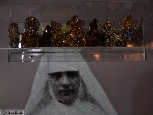 Crowns for young Ursulines