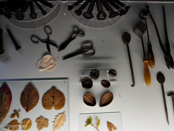 Models for artificial flowers