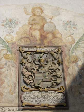 Kamnita plošča na stari mestni šoli