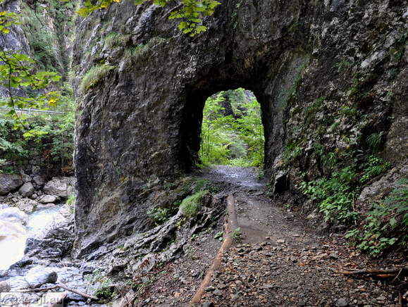 Pogled na Veliki predor v ozadju skozi Mali predor