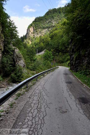 Cesta proti Dolini ob izhodu iz Velikega predora