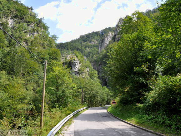 Cesta proti Velikemu predoru in leseni brvi
