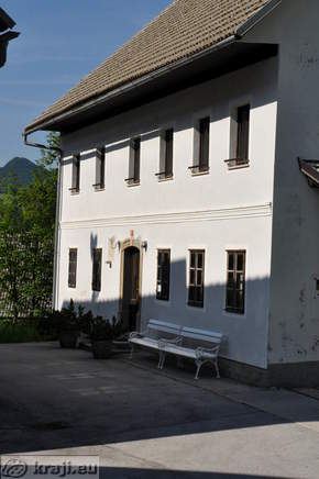 V  Groharjevi  hiši  se  je  leta  1867  rodil  slikar  Ivan  Grohar