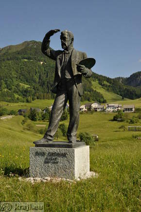 Spomenik Ivanu Groharju (kipar Tone Logonder, 1981)