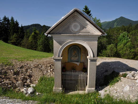 Sorica - Znamenje pred vasjo