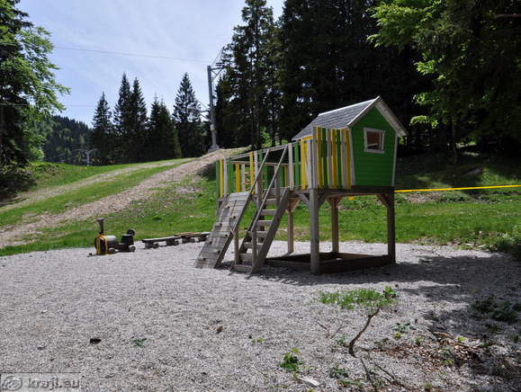 Igrala v bližini Brunarice