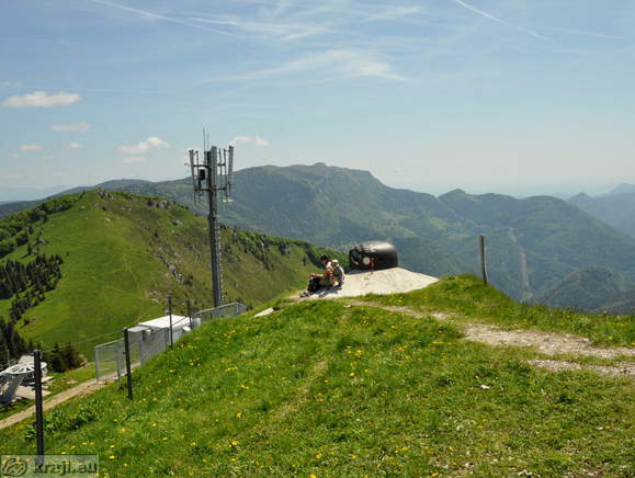 Lajnar z Dravhom v ozadju