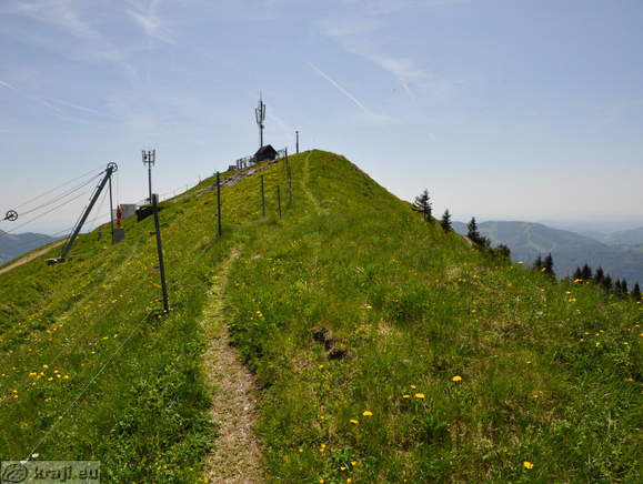 Pot proti vojašnici Lajnar in vrhu Slatnik