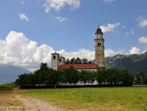 Cerkev Matere božje s tremi zvoniki