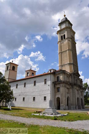 Cerkev s tremi zvoniki