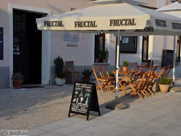 Vipavski Kriz - Community centre