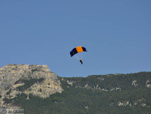 Padalec pri letališču Bovec