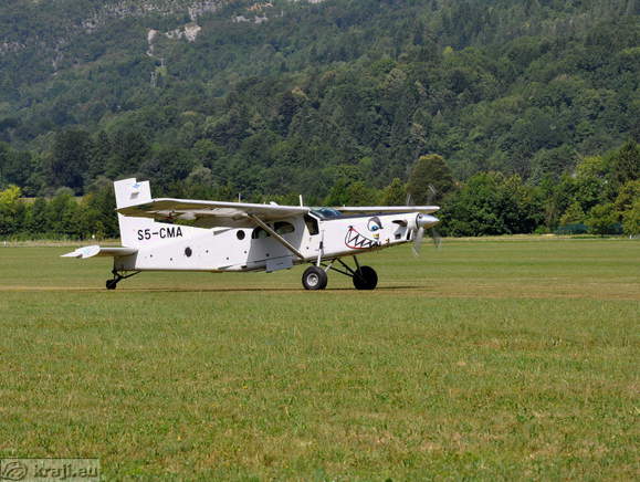 Letalo na letališču Bovec