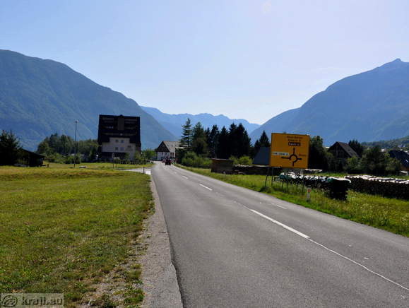 Cesta v smeri Kobarida