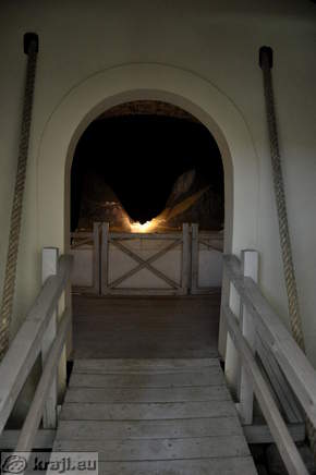 Vstop v sobo z maketo Kluž