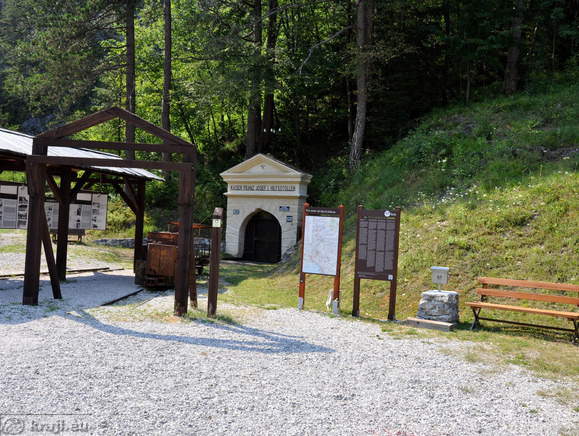 Razstava o Štolnu in stara rudniška lokomotiva