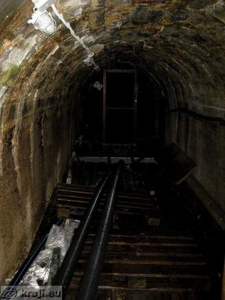 Pogled v rudniški predor pod Predelom
