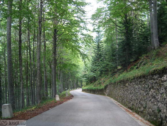 Cesta na Mangartsko sedlo v spodnjem delu