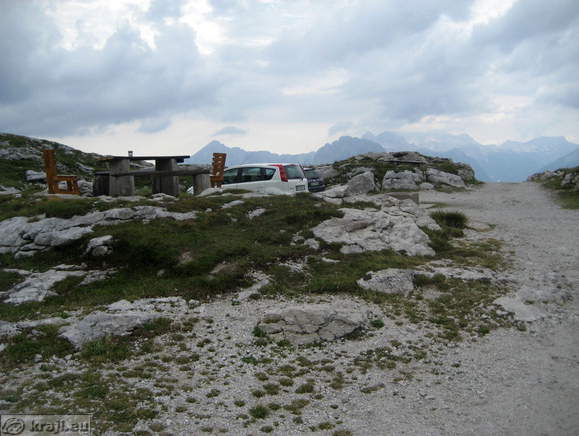 Berghütte auf dem Mangart Sattel