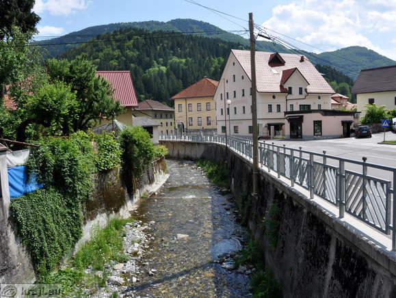 Zaposka Brook and the museum in the background