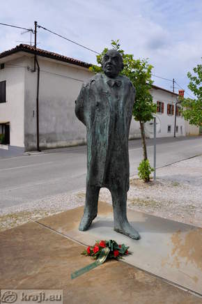 Grad Dobrovo <br> Spomenik - Alojz Gradnik