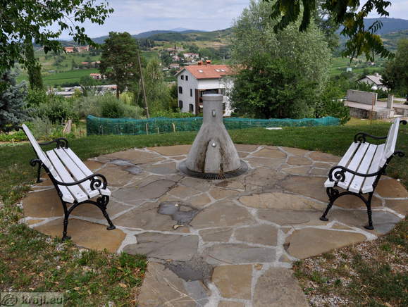 Grad Dobrovo <br> Klopi s pogledom na Goriška Brda