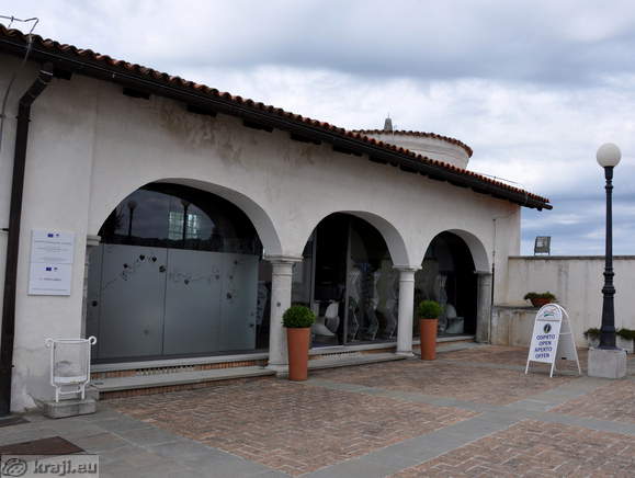 Grad Dobrovo <br> Turistično informacijski center Brda