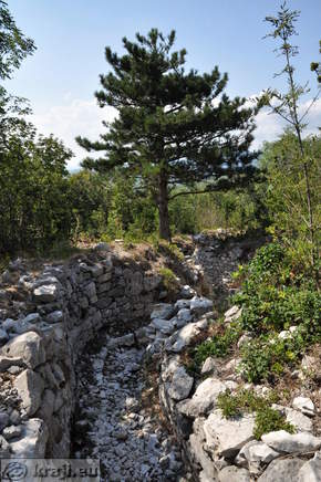 Sabotin - Kaverne unter Dom na Sabotinu Berghütte