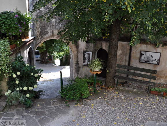 Neighbourhood of the exit from Smartno on the south side