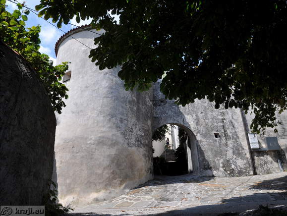 Smartno - Tower-Entrance (south)