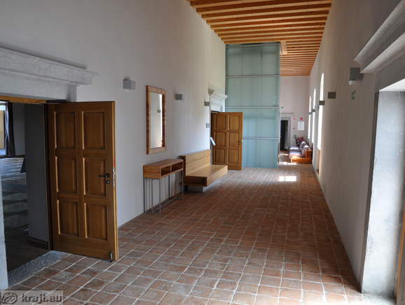 Villa Vipolze - Halle