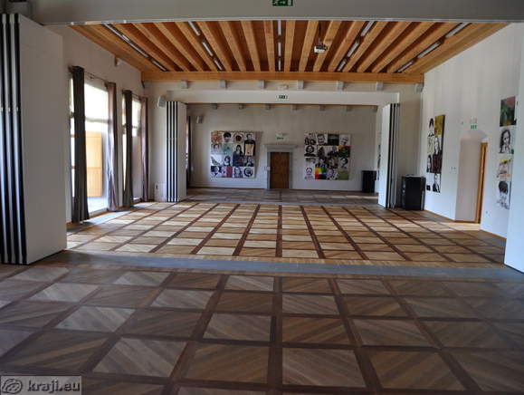 Villa Vipolze - Halle