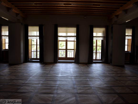 Villa Vipolze - Halle