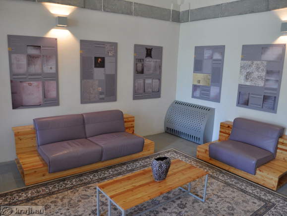 Villa Vipolze - Hall with an exhibition