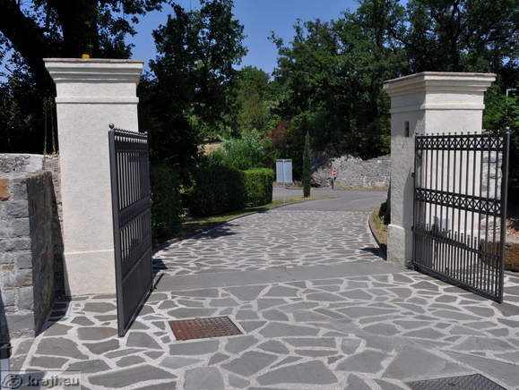 Vhod na posestvo Vile Vipolže