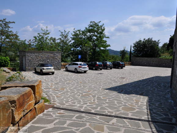 Spodnje parkirišče