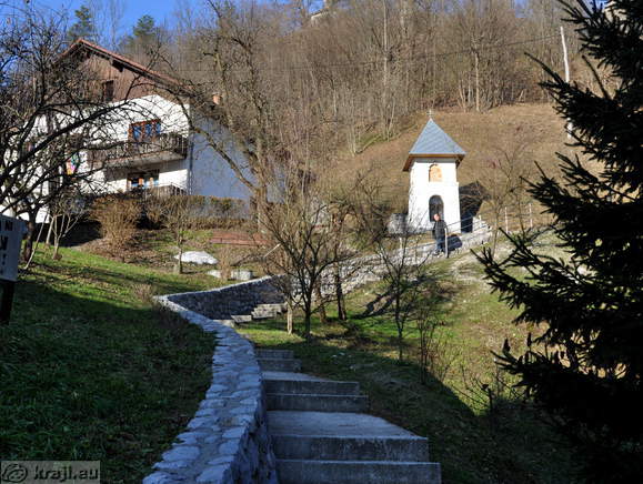 Peš pot proti cerkvi sv. Antona
