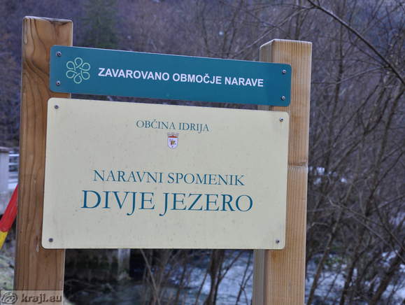 Naravni spomenik Divje jezero