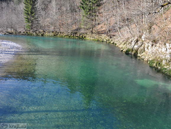 Pogled na Idrijco z visečega mostu