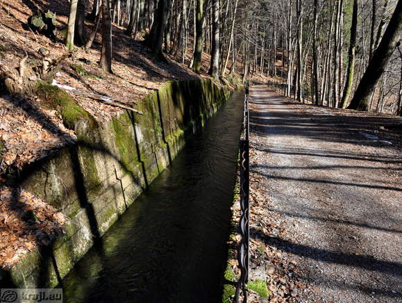 Pot ob idrijskih Rakah