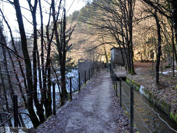 Prihod do začetka Rak pri jezu pri Kobili