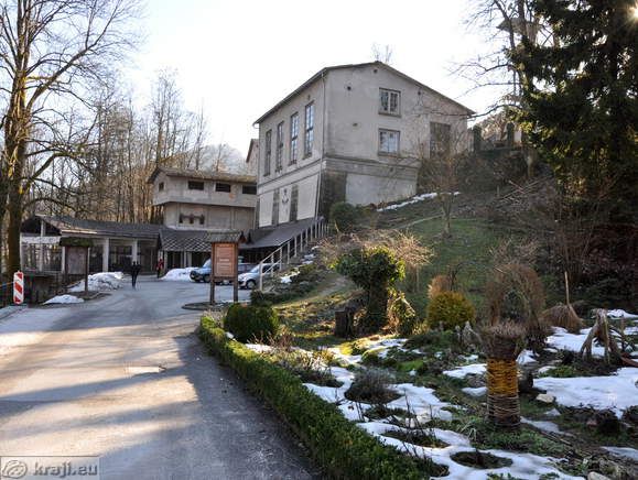 Začetek poti pri Jožefovem jašku in Kamštu