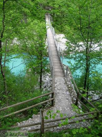 Fußgängerbrücke über Soca bei Kobarid