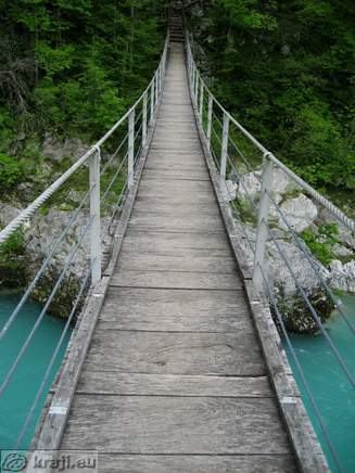 Fußgängerbrücke über Soca bei Kobarid