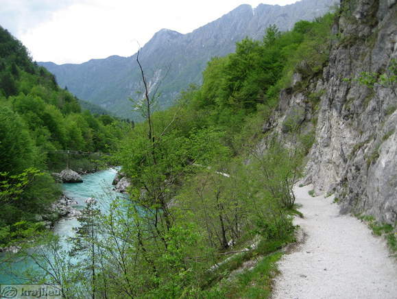 Fußgängerbrücke über Soca bei Kobarid