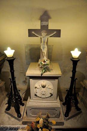 Central part of the crypt