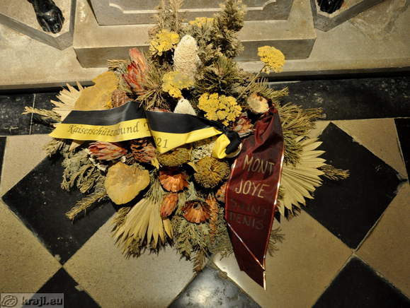 Wreath in the crypt