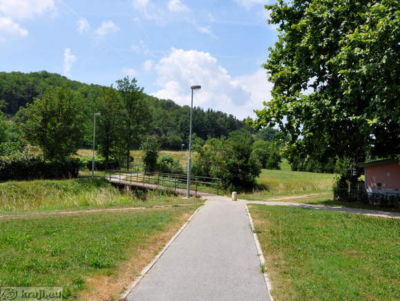 Walking trail from Nova Gorica to Kostanjevica Hill